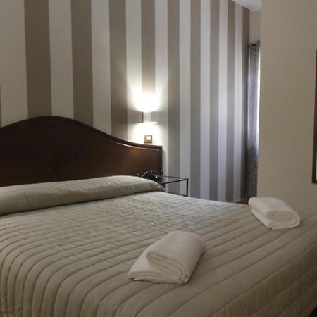 Prossedi Hotel Piscina La Suite מראה חיצוני תמונה