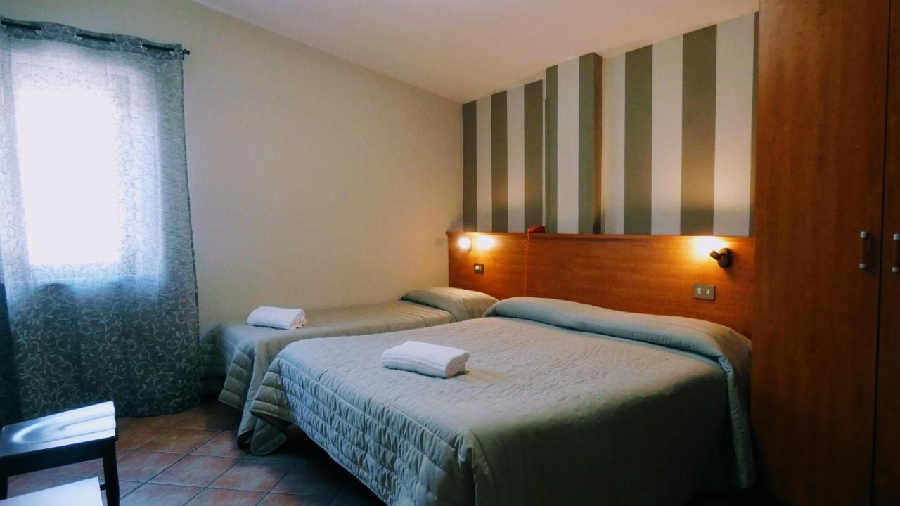 Prossedi Hotel Piscina La Suite מראה חיצוני תמונה