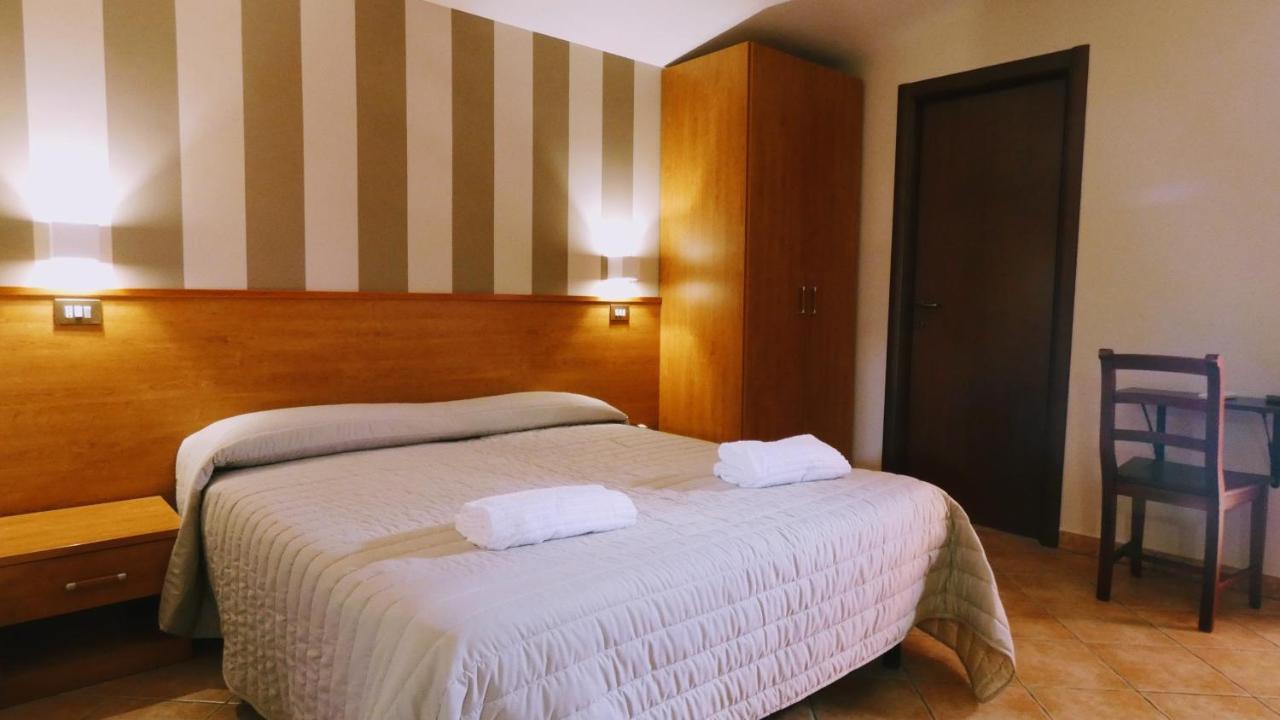 Prossedi Hotel Piscina La Suite מראה חיצוני תמונה