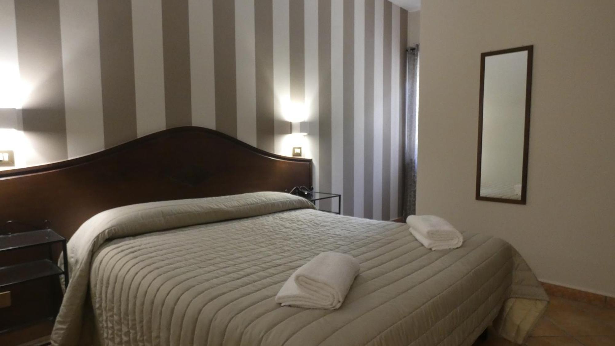Prossedi Hotel Piscina La Suite מראה חיצוני תמונה