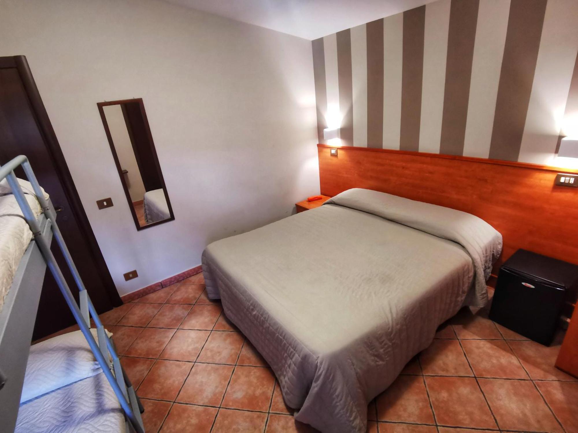 Prossedi Hotel Piscina La Suite מראה חיצוני תמונה